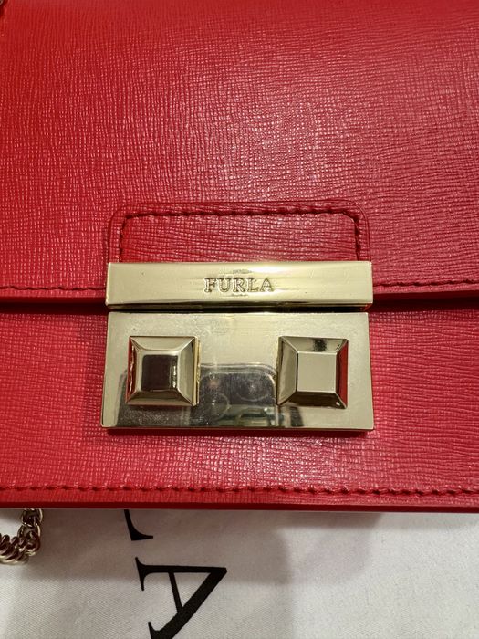 Geantă Furla Bella mini de umăr cu lant auriu rosie piele naturală