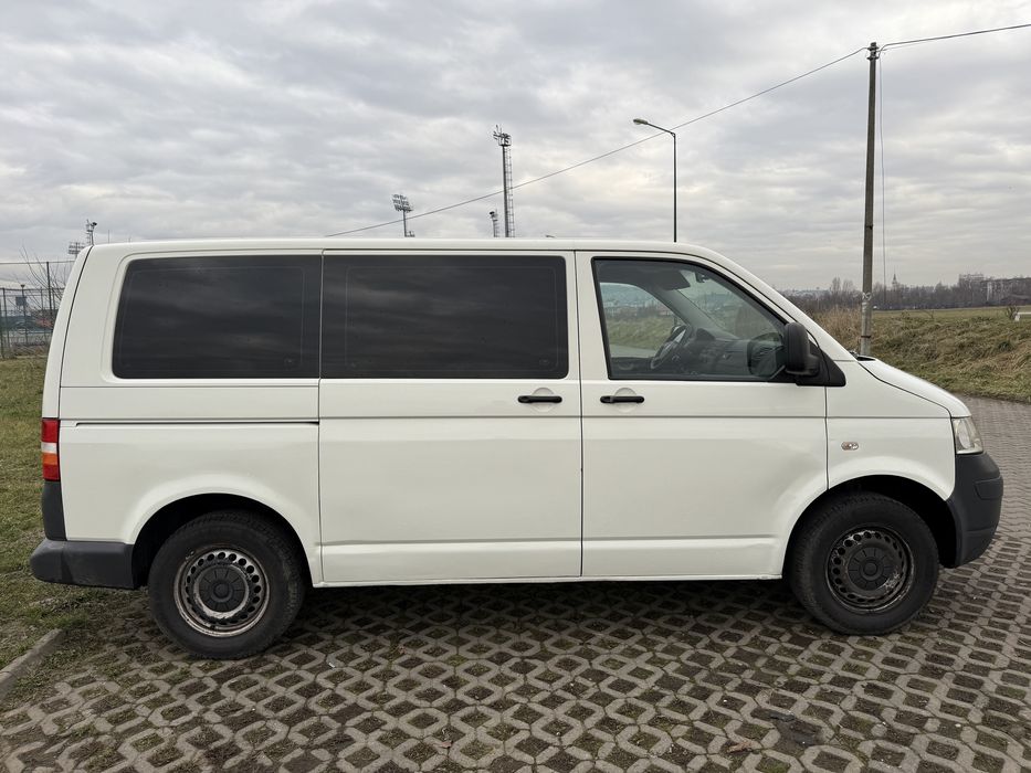 Volkswagen Transporter T5 1.9 TDI 8+1 persoane