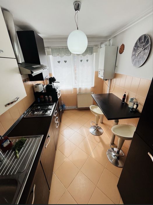 Inchiriez apartament 4 camere