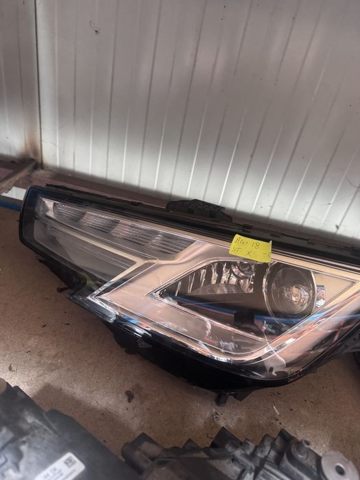 Far stanga audi a4 b9 8w0941005