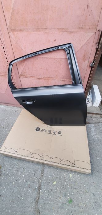 Vând uși golf 6, de origine, noi