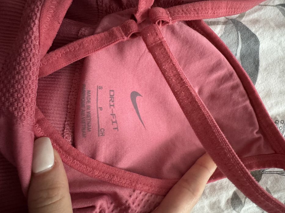Спортен сутиен Nike