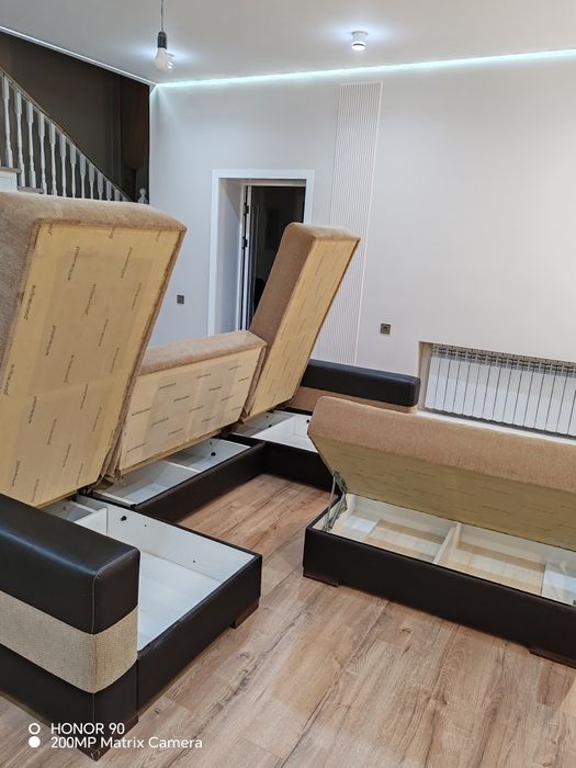 Угловой диван с пуфиком