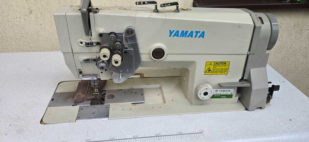 ând mașină de cusut industrială YAMATA FY84 cu doua ace