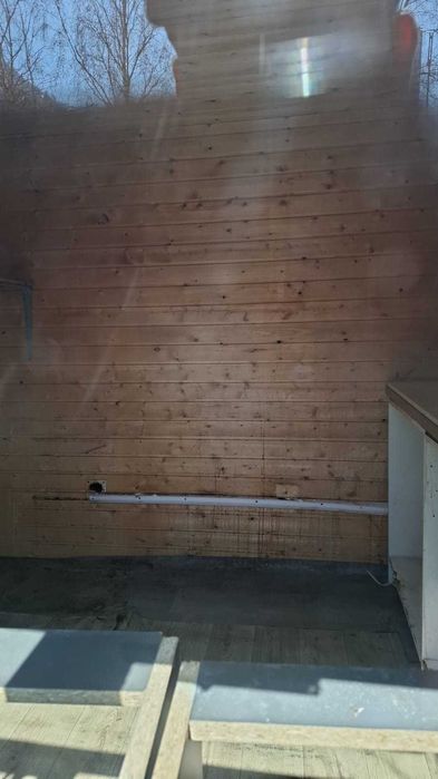 Деревянный ярмарочный домик