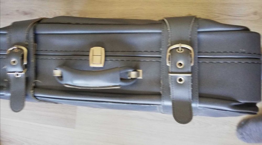 Кожен, компактен и удобен куфар