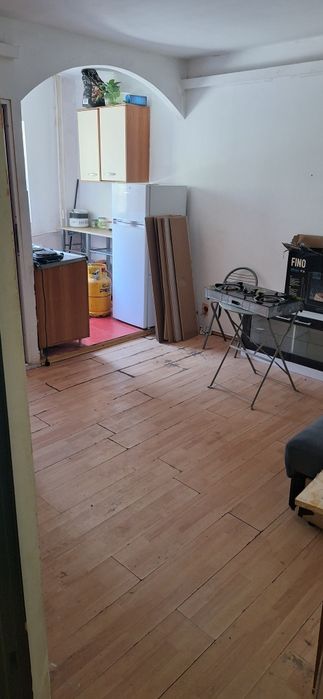 De închiriat. Zona județean. Parter.parcare.pret negociabil