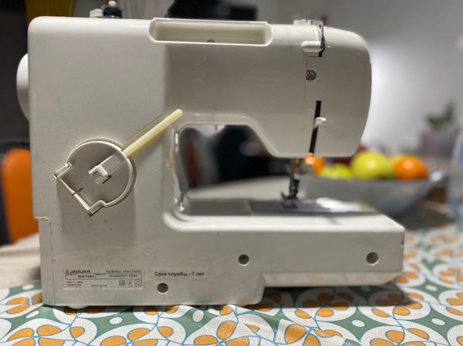 Продам швейную машинку