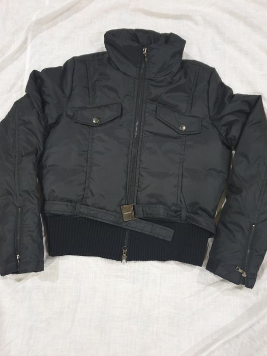 Теплая куртка на девочку-подростка.,укороченная с пояском