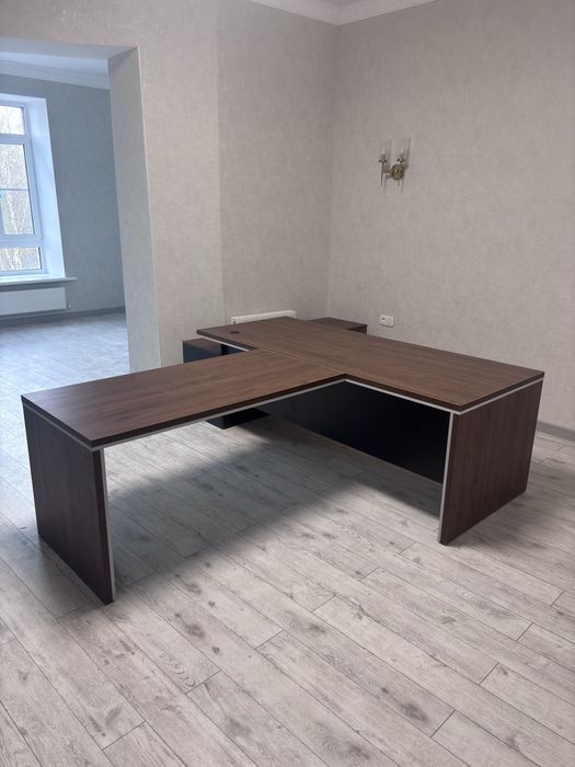 Стол руководителя, кабинет руководителя