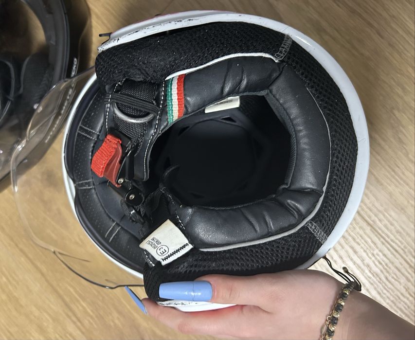 Casca  CABERG (ochelari de soare integrati)