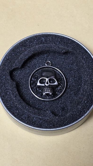 Pandantiv craniu cu pălărie – stil gotic/rock, unicat