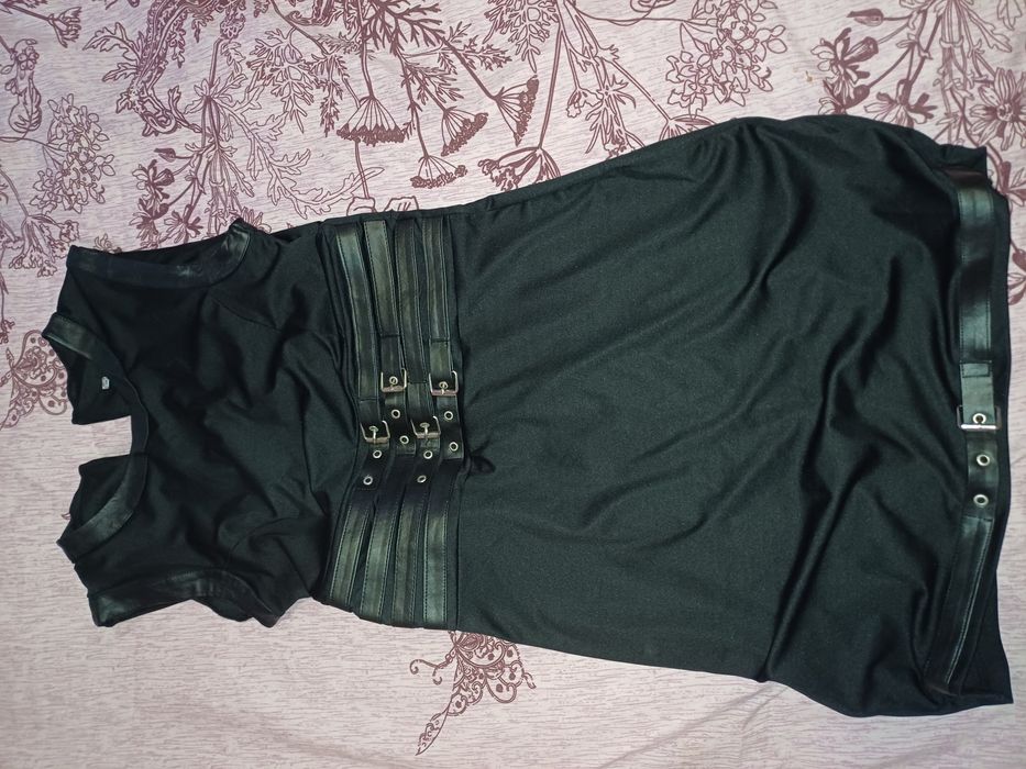 Рокля с кожени елементи