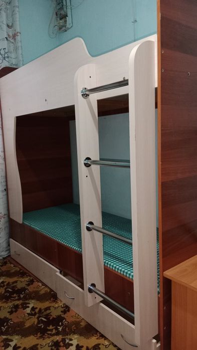 Двухъярусная кровать