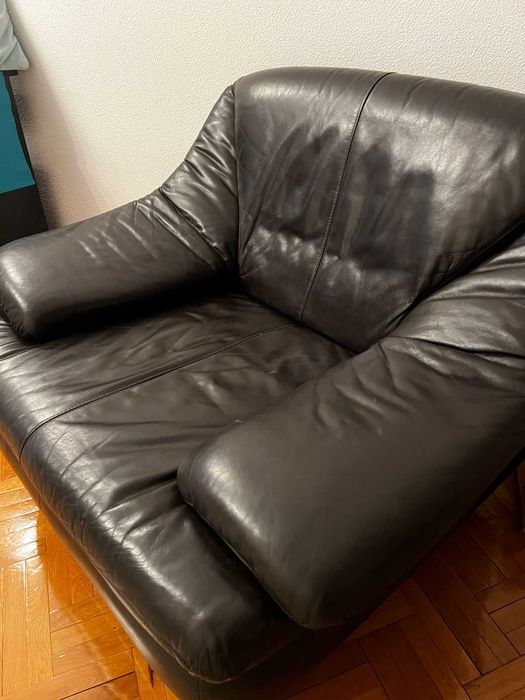 Set Mobilă Piele Neagră - Canapea + Fotoliu + 2 Tabureti