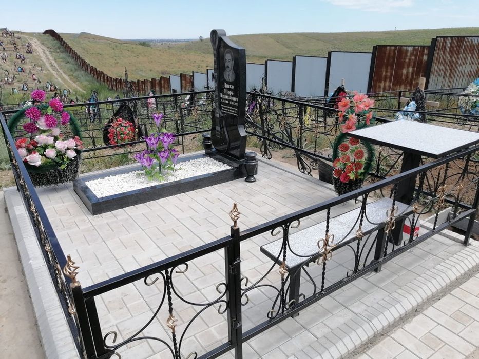 Памятники оградки гравировка кресты