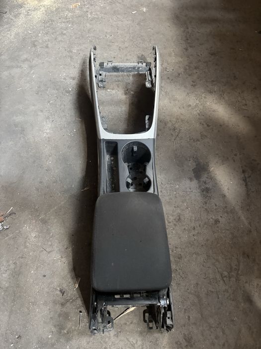 подлакътник Audi A4 B8