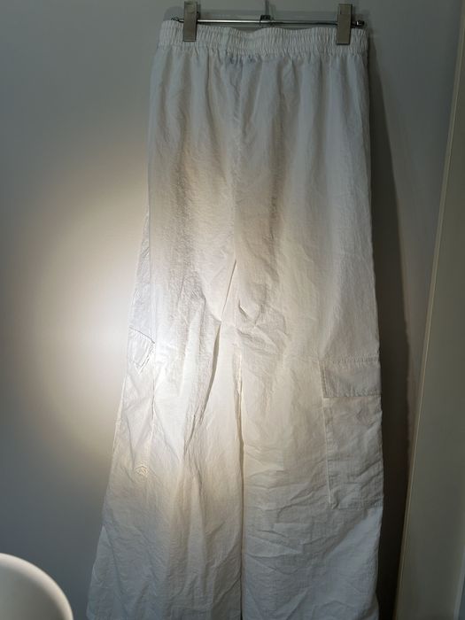Pantaloni albi de fas