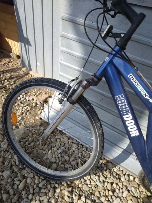 Bicicleta solida aproape noua