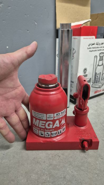 Крик хидравличен 10Т jack Mega нископрофилен