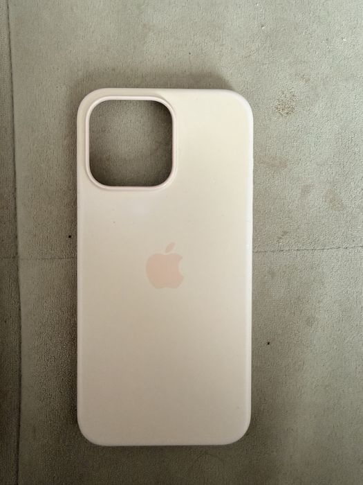 Срочно продаю оригинальный чехол для iPhone 15 Pro Max.