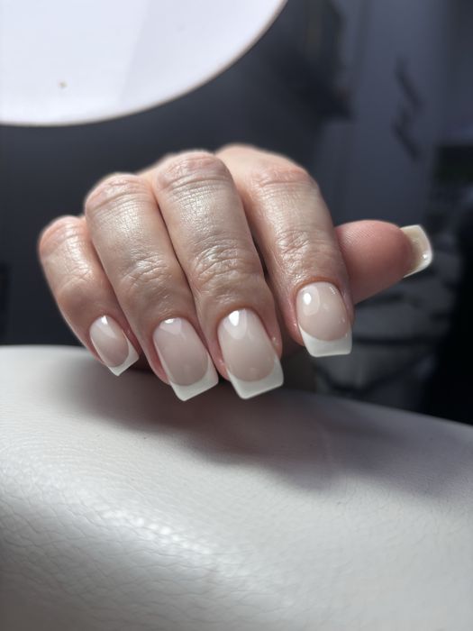 Маникюр, педикюр, наращивание ногтей