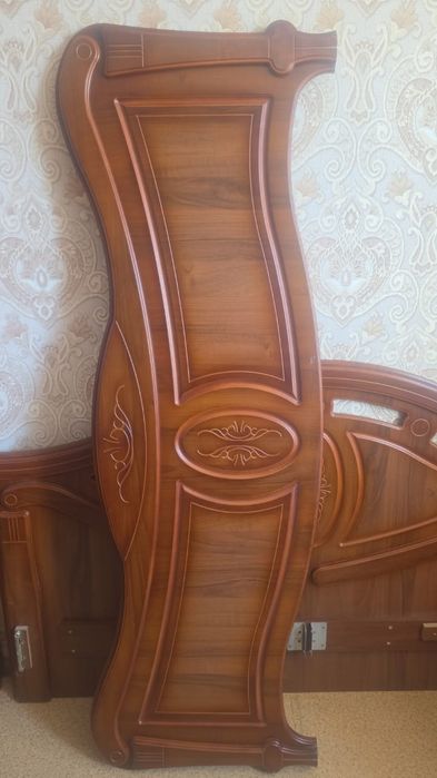 Продается кровать двухспальняя