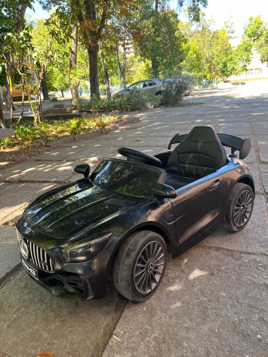 Mercedes AMG акумулаторна кола