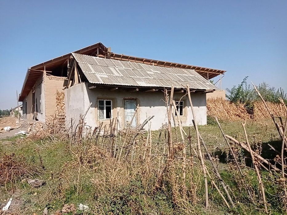 Yer uchastka 7 sotix srochna sotiladi