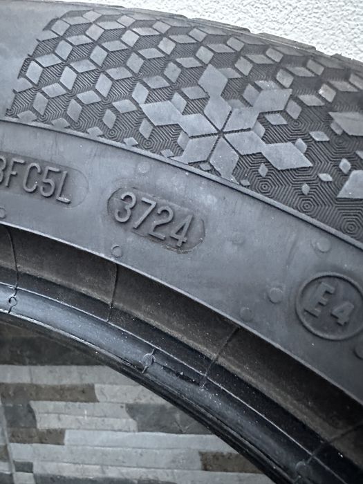 Зимни гуми 225/60/17 Continental дот24