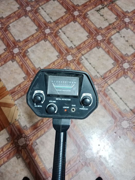 Продам металоискатель