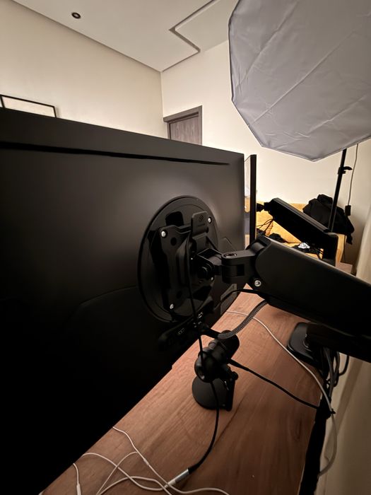 Монитор Samsung OLED 27 дюймов