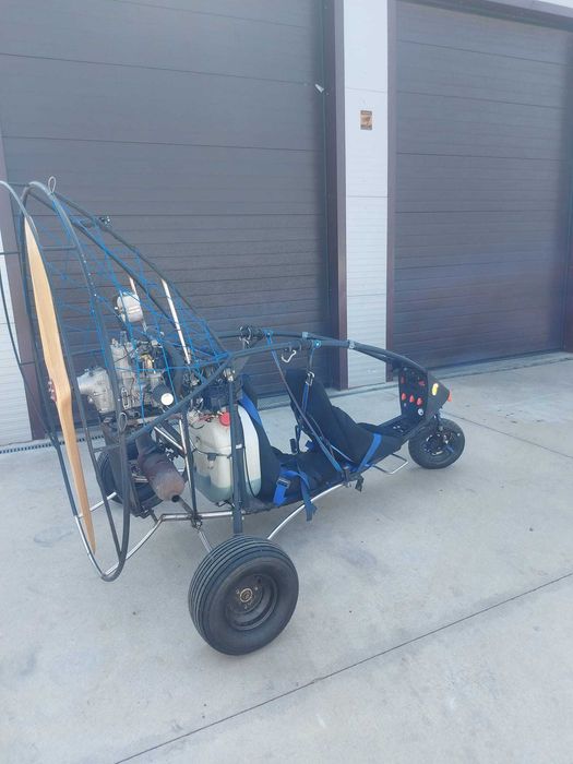 Vând paramotor triciclu