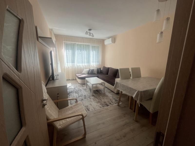 Дава се под наем Двустаен апартамент в Пловдив, Младежки Хълм - 55 кв.м за 450 € - Снимка #1