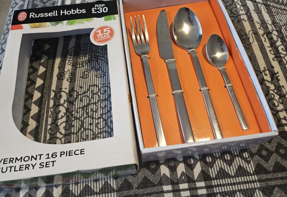 Комплект прибори Russell Hobbs