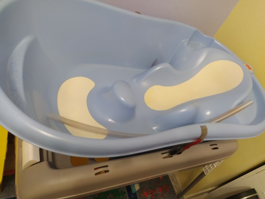 Ваничка със стойка и матраче за повиване