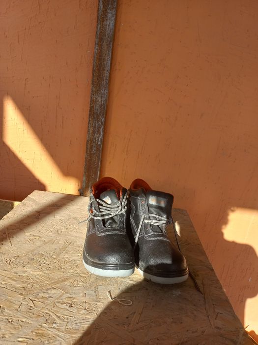 Рабочая обувь чёрного цвета