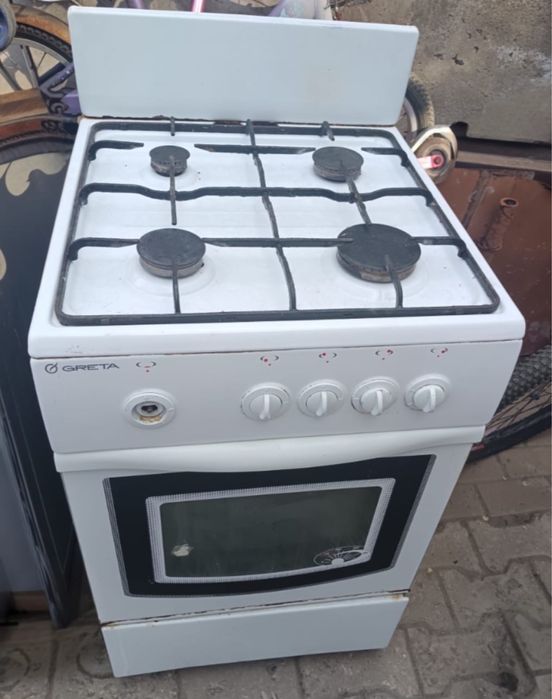 Газовую плиту продам