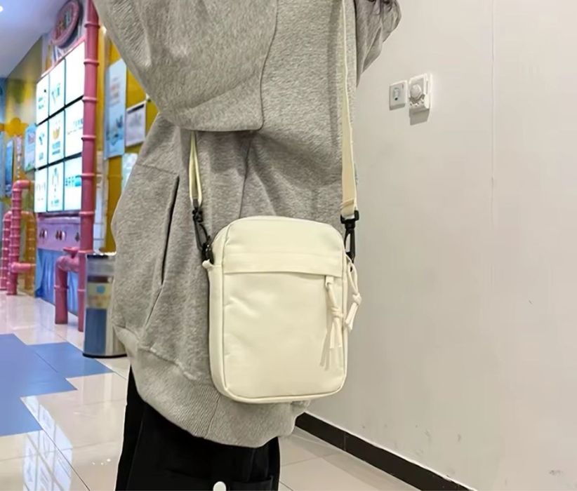 Стилна мини унисекс чанта – модерна, удобна и универсална!