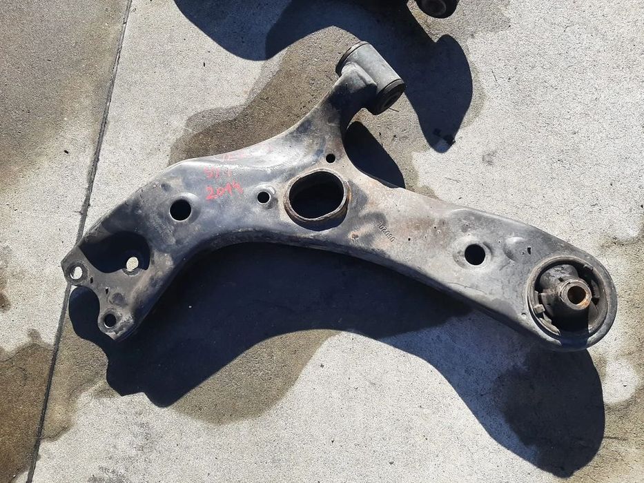 brat bascula stanga fata 1.6 d n47c16a toyota verso r2 2014