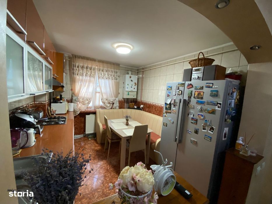 Apartament 3 Camere Decomandate | Zona Centrală | 2 Băi & Pod Privat