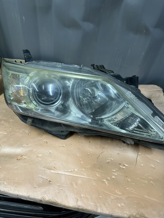 Фара на Камри 50