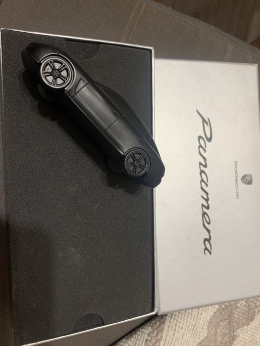 Porsche Panamera(1:43 от диллера)
