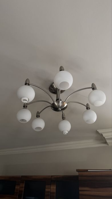 Продам люстры светильники