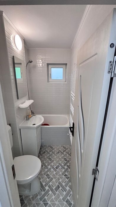 Vand apartament cu 3 camere