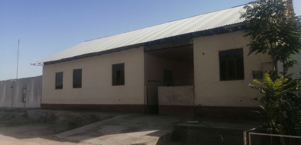 Hovli sotiladi 8 sotix