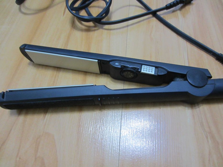 Placa de intins parul BabyLiss C96a Titan+ceramica 230°C - ieftina