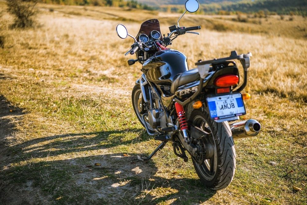 Vând motocicletă Kawasaki ER-5, ideală pentru începători