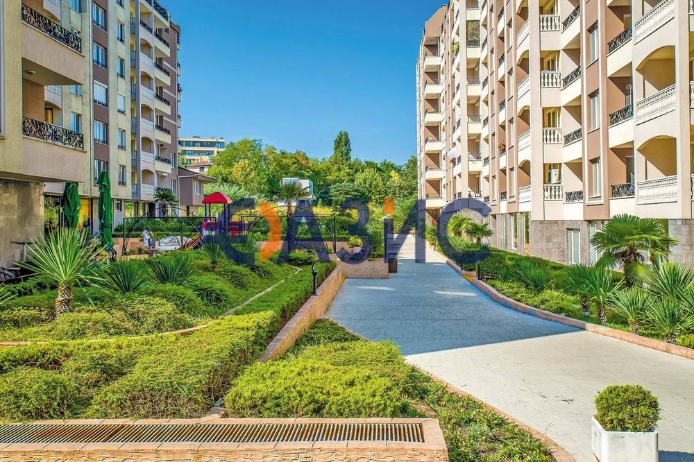 Офис 83 м2 в комплекс "Перла" на 1 етаж, България, Бургас, 164 500