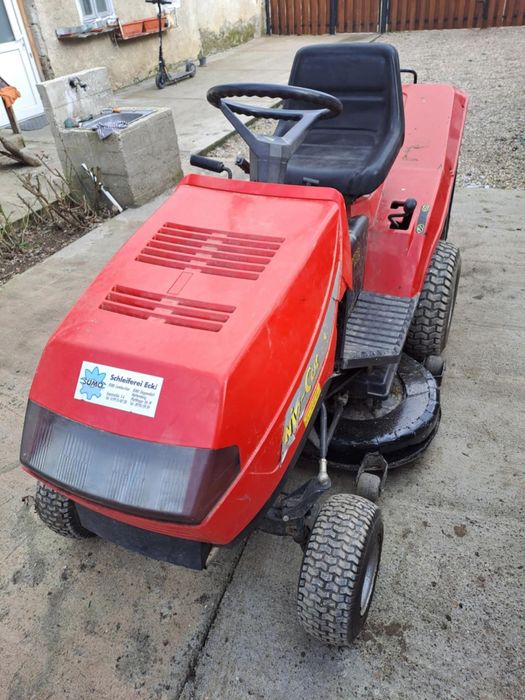 Vând tractor de gazon